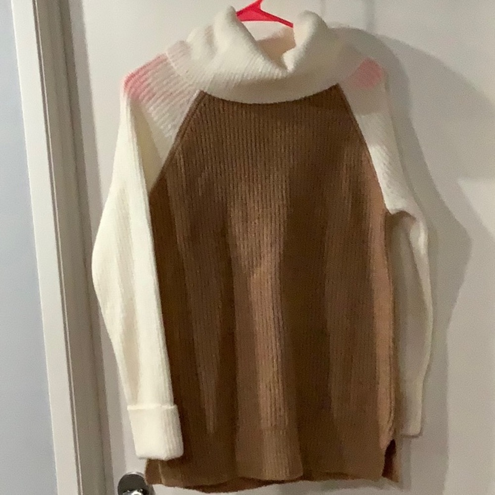 St John’s Bay, brown & off-white sweater size S